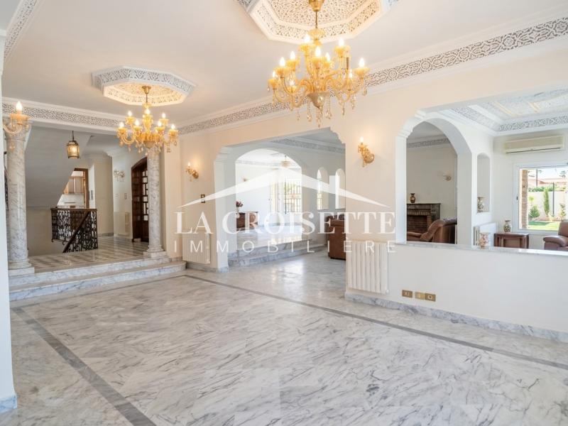 Villa S+5 avec piscine à Gammarth